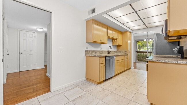 Building Photo - Beautiful Mountain Condo. 3 Bed-2Bath