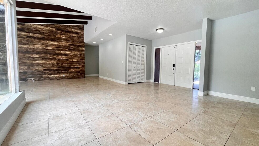 Building Photo - 11535 Sanderling Dr