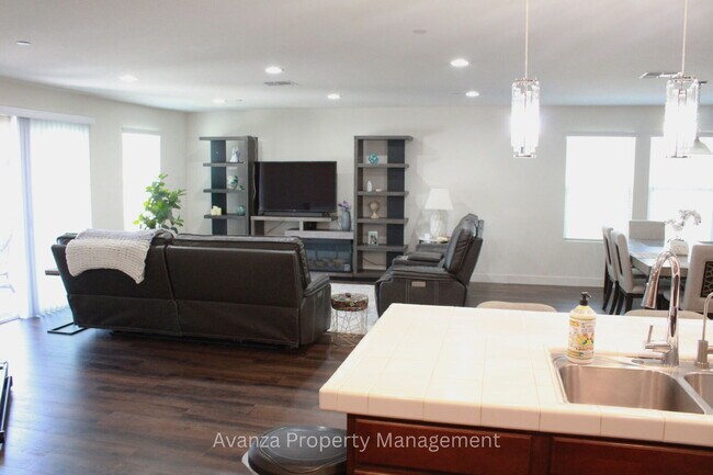 Building Photo - Home for Rent 6857 E. Cetti Ave Fresno, CA 93727