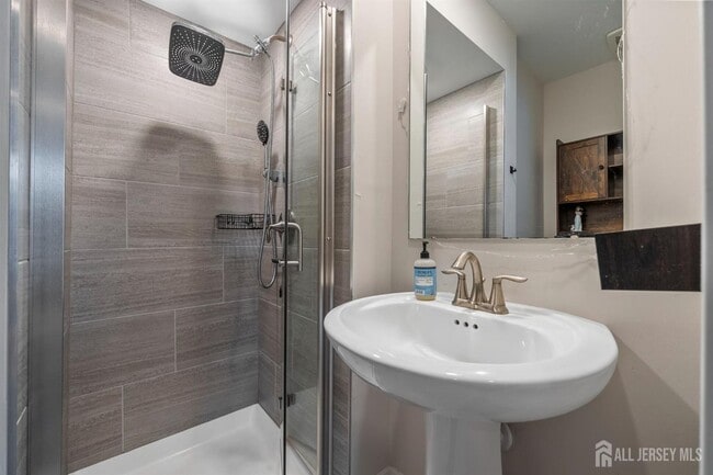 Building Photo - 1901 Swales Ct