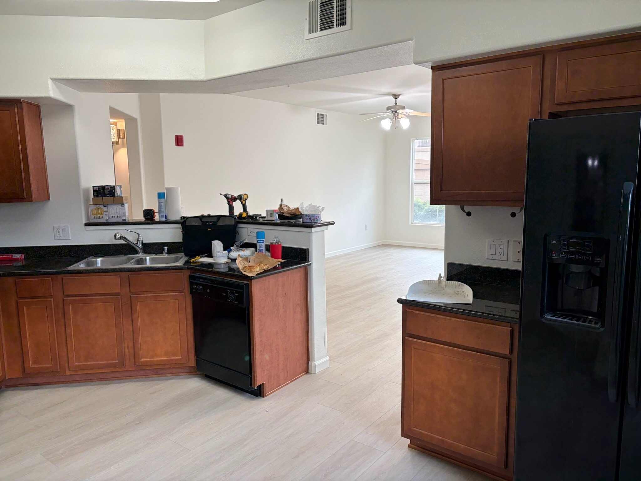 Building Photo - 5350 Dunlay Dr