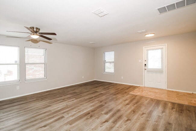 Building Photo - 13805 Canyon Ranch Rd