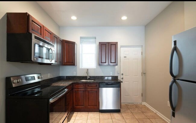 Building Photo - 1326 S Mole St