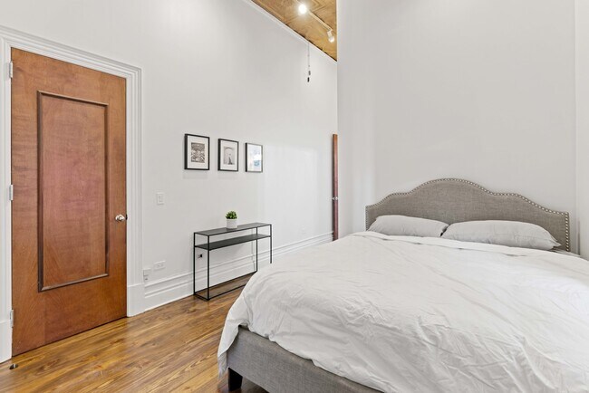 Building Photo - 1400 W Chestnut St