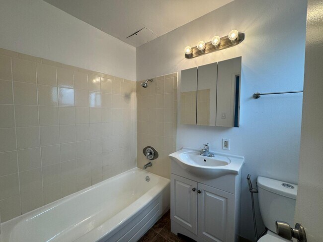 Building Photo - 3232 14th Ave