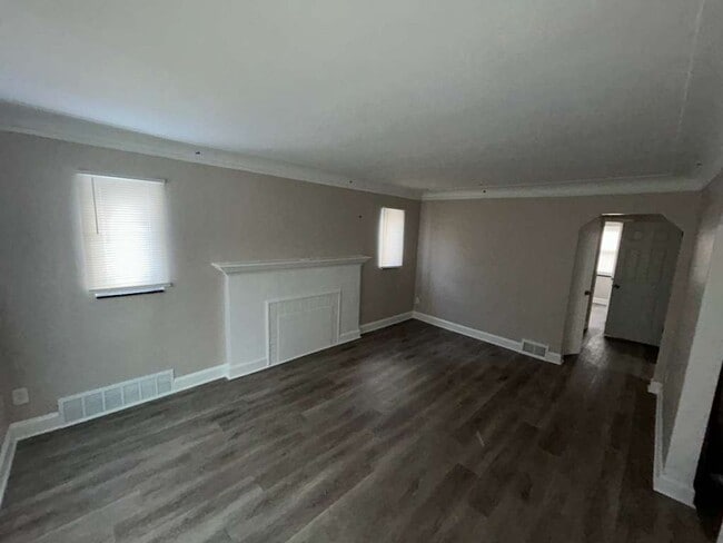 Building Photo - Cute 3 Bedroom Bungalow