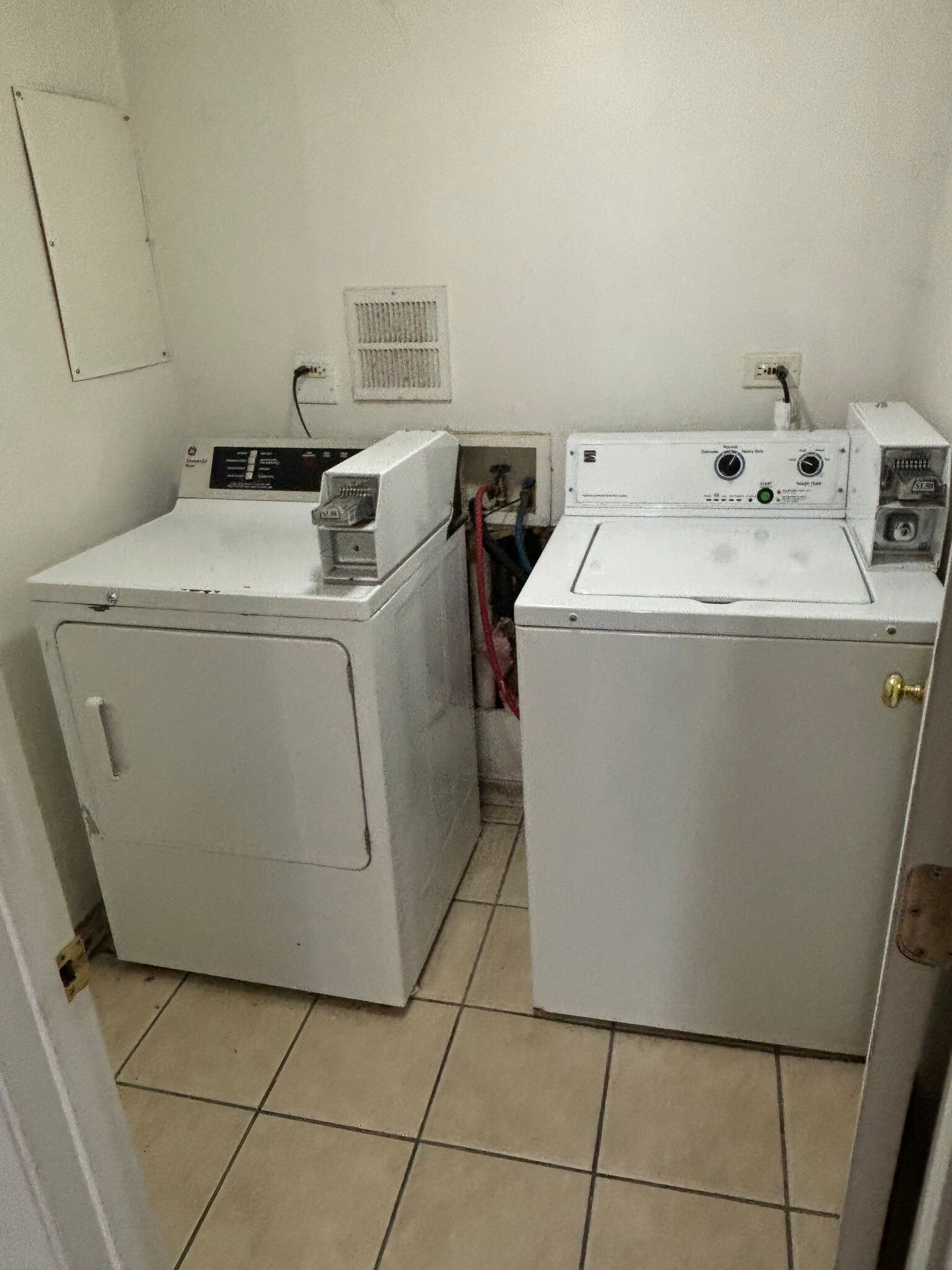 Building Photo - 2554 N Monitor Ave