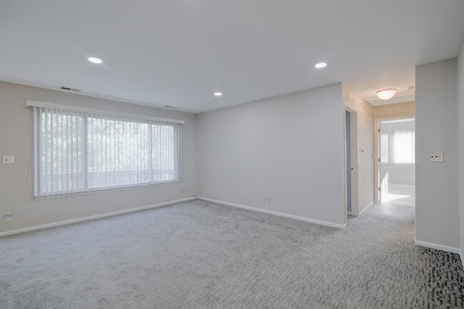 Building Photo - 741 Acorn Ct