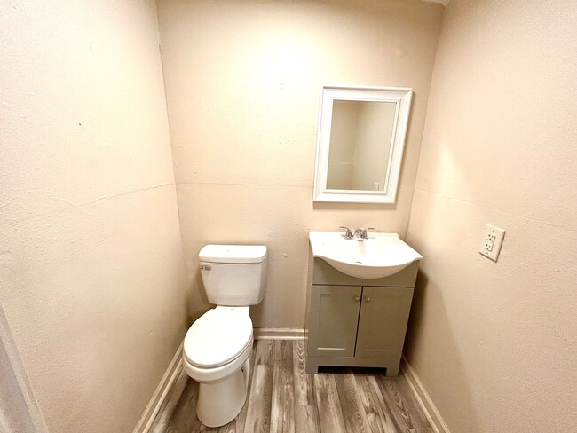 Building Photo - *COMING SOON* Corner Lot 3 Bedroom / 1.5 Bath Home In Pleasanton TX.