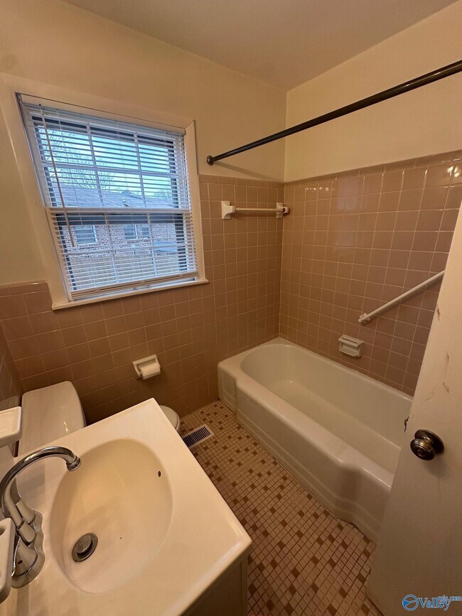 Building Photo - 3319 Barton Ave NW