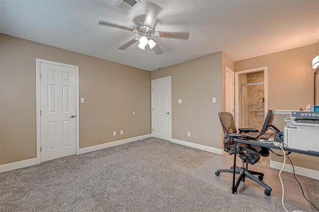 Building Photo - 502 Birdsong Dr