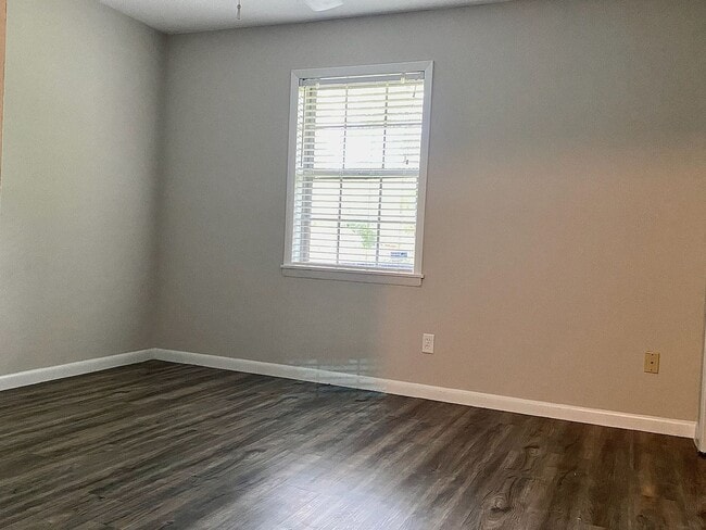 Building Photo - 3 Bedroom 2 Bath House