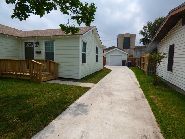 Building Photo - 3529 Topeka St