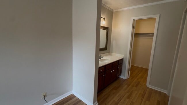 Dressing area in main bedroom - 1016 Champion Dr