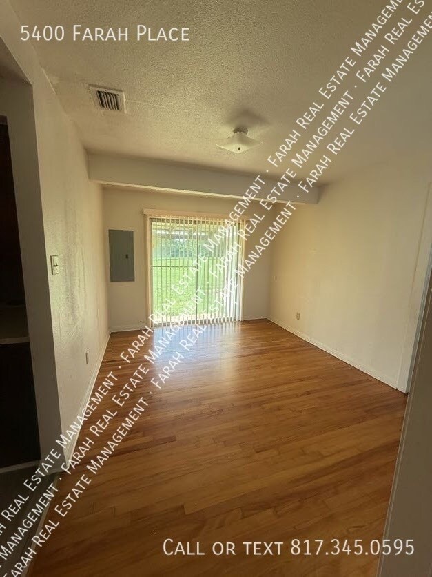 Building Photo - 5400 Farah Pl