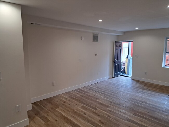 Building Photo - 431 N Holly St