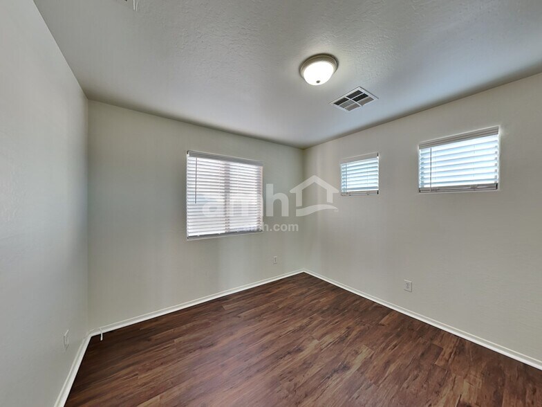 Building Photo - 21967 W Sonora St