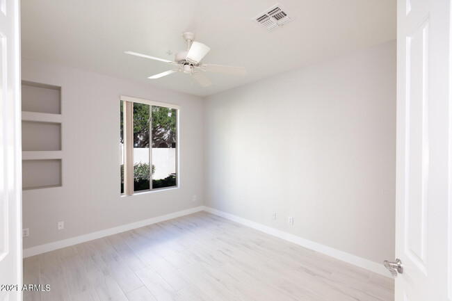 Building Photo - 7508 E Earll Dr