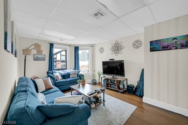 Building Photo - 38 Morris St