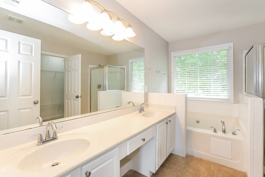 Building Photo - 715 Kimball Parc Ct