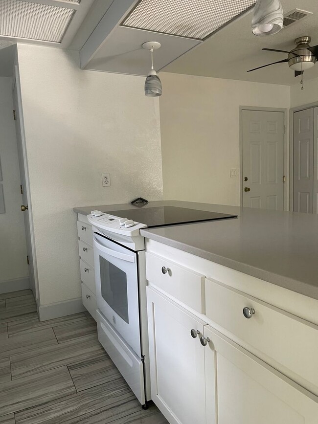 Building Photo - Can you guess why this condo is so popular...
