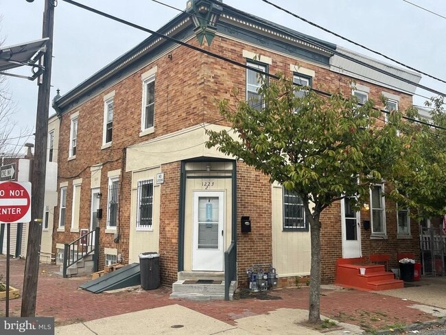 Building Photo - 1223 S 10th St