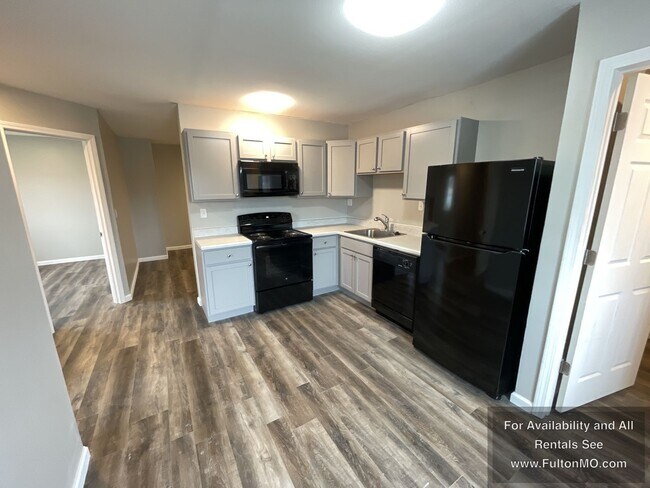 Building Photo - 300 Market St