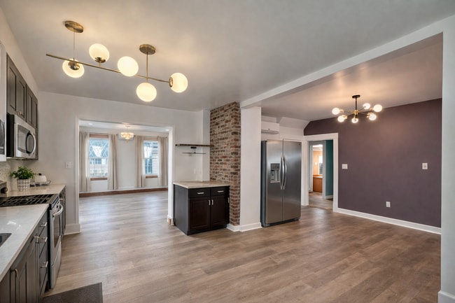 Building Photo - Spacious Single-Family Home w/Sunroom partially finished basment| Pet Friendly | Shaler