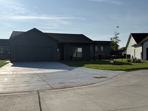 Building Photo - 1923 Sutton Ct