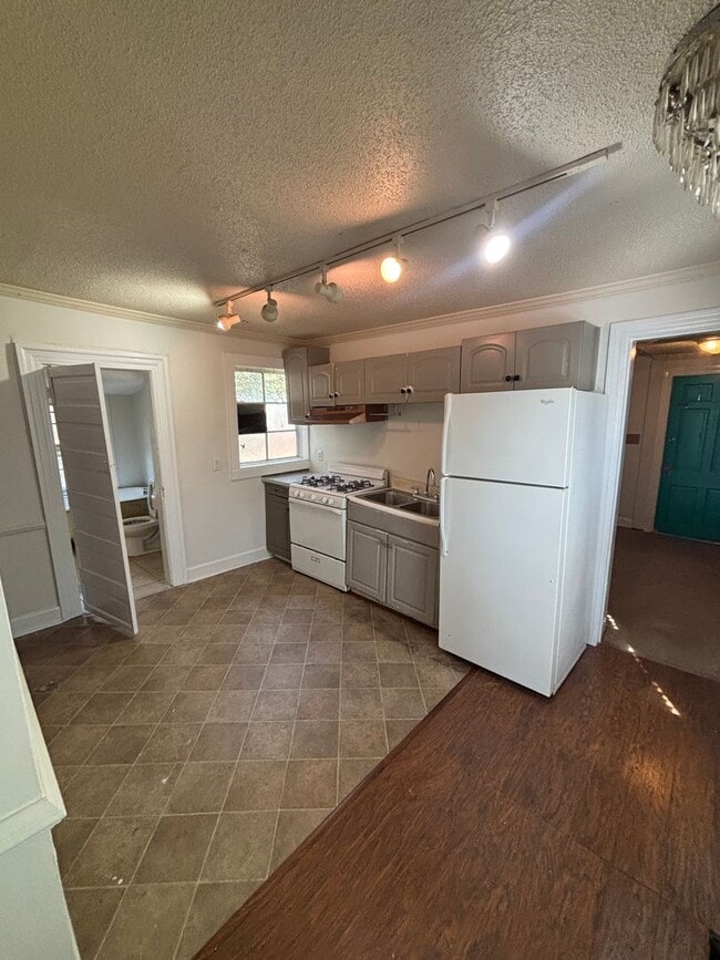 Building Photo - Simple 1BR/1BA Home Only $795/Month