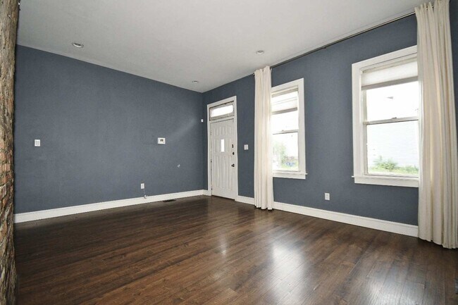 Building Photo - 1606 Bingham St