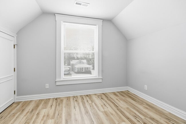 Building Photo - 7148 Kensington Ave