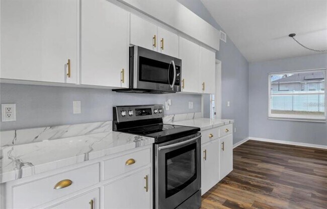Building Photo - 3570 Manor Loop