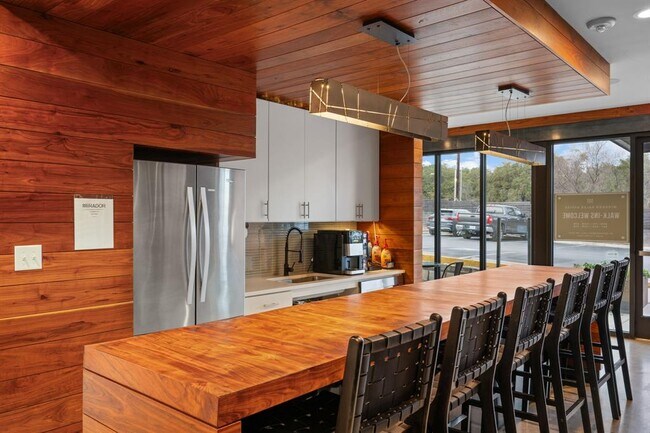 Building Photo - 2505 Thornton Rd