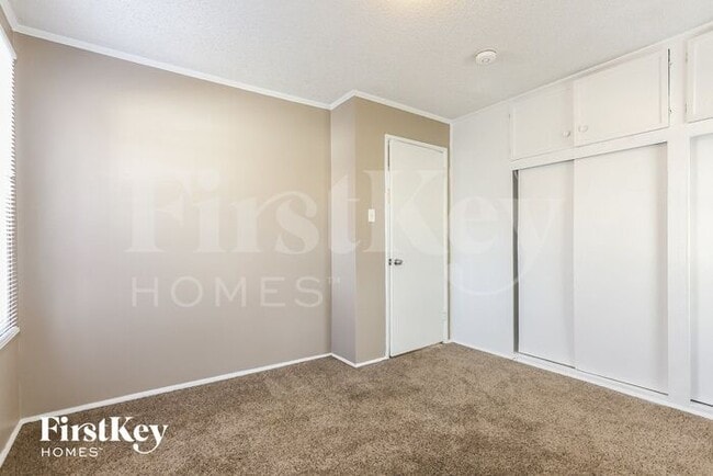 Building Photo - 308 Shabbona Dr