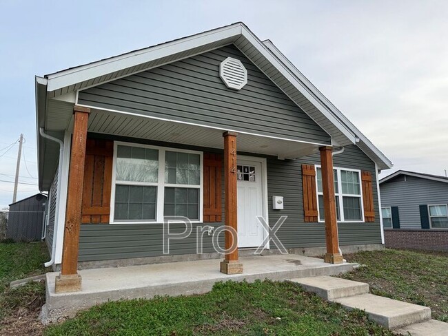 Building Photo - 1414 E 6th St