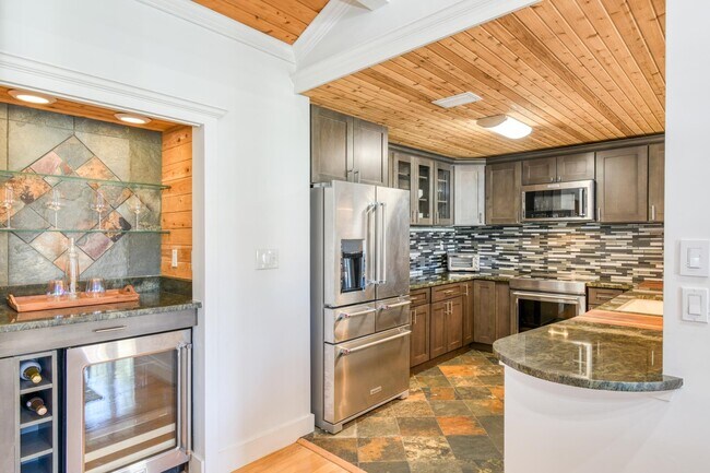 Building Photo - 3222 Harbor Dr