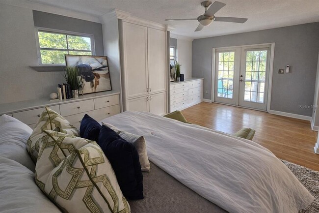 Building Photo - 205 25th Ave NE