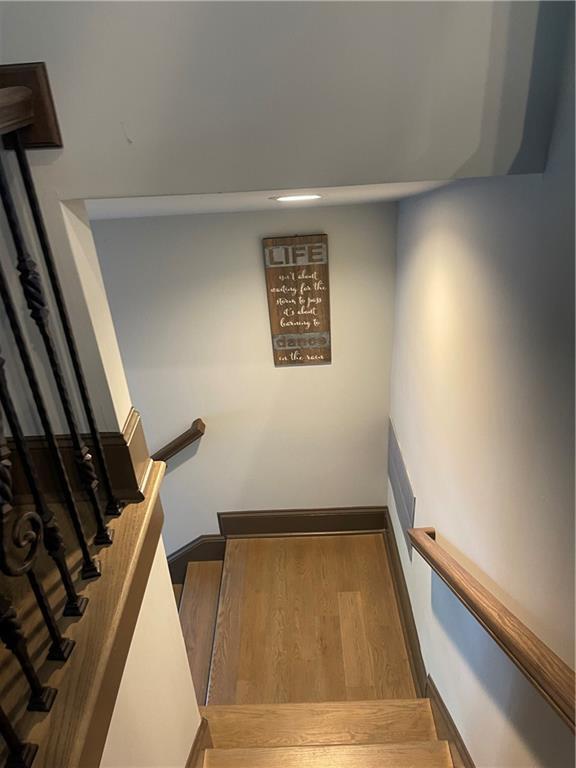 Building Photo - 2115 Kemp Dr