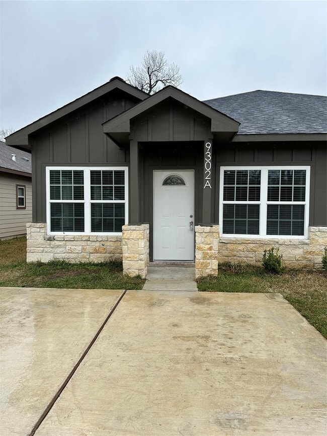 Building Photo - 9302 Bean St