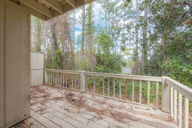 Building Photo - 600 Cheshire Ln