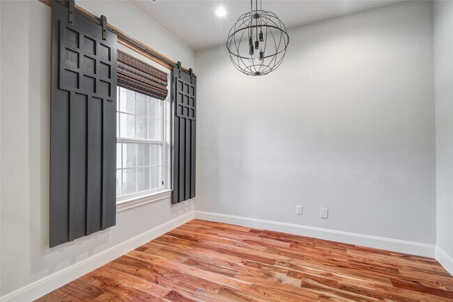 Building Photo - 135 Bella Luce