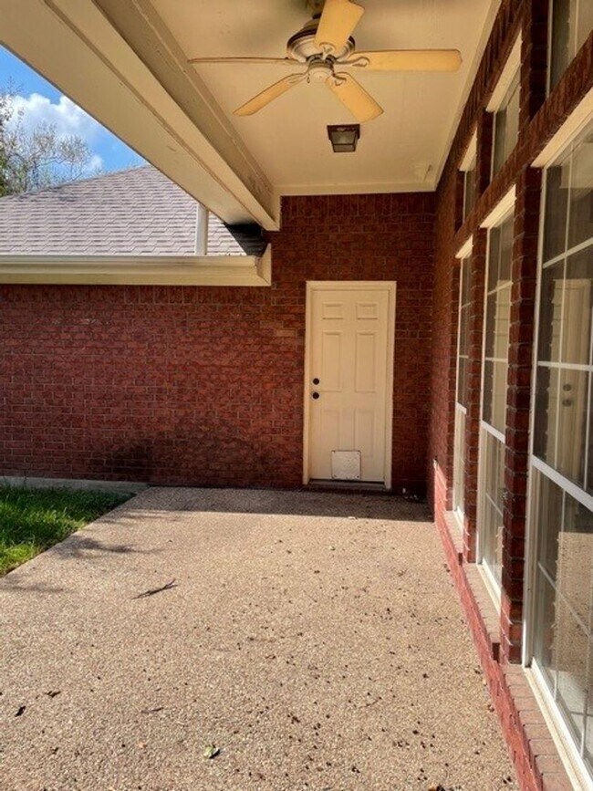 Building Photo - Application Received! No Pets! Beautiful 4...