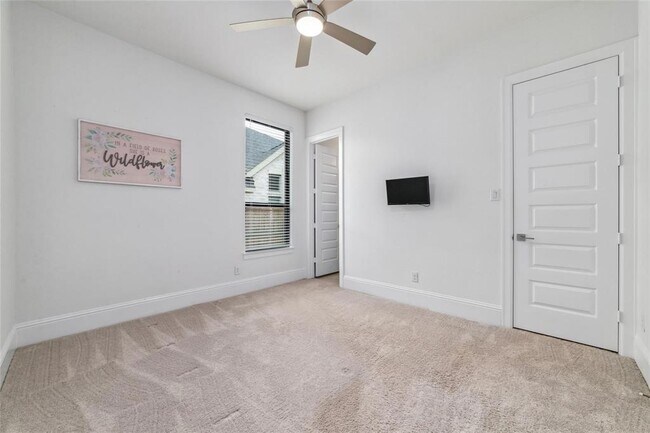 Building Photo - 15646 Audubon Pk Dr