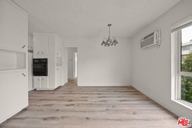 Building Photo - 10653 Holman Ave