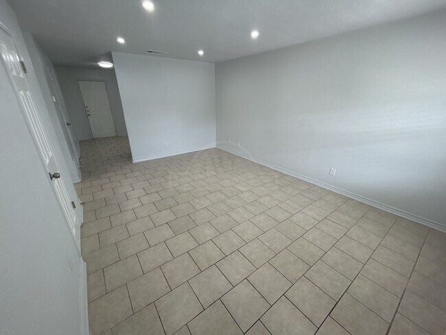 Building Photo - 4804 Cedarhill Cir