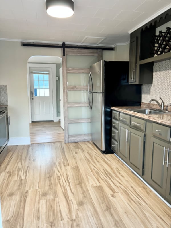 Building Photo - 143 Main St