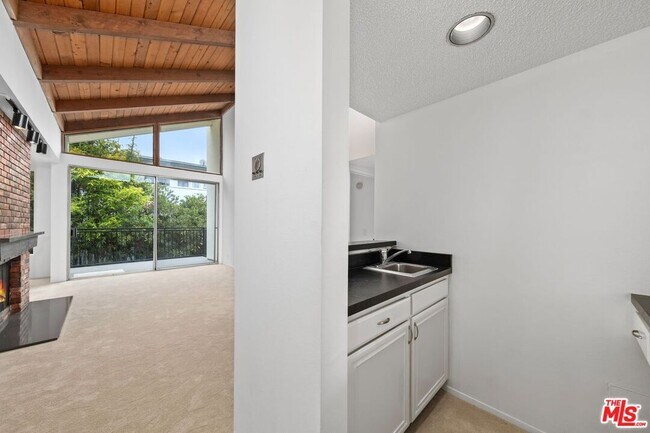 Building Photo - 1340 S Beverly Glen Blvd