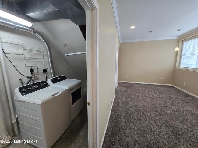 Building Photo - 2405 Blankenbaker Rd