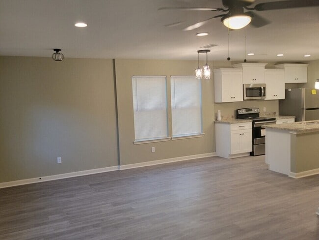 Building Photo - 7966 Fowlie St